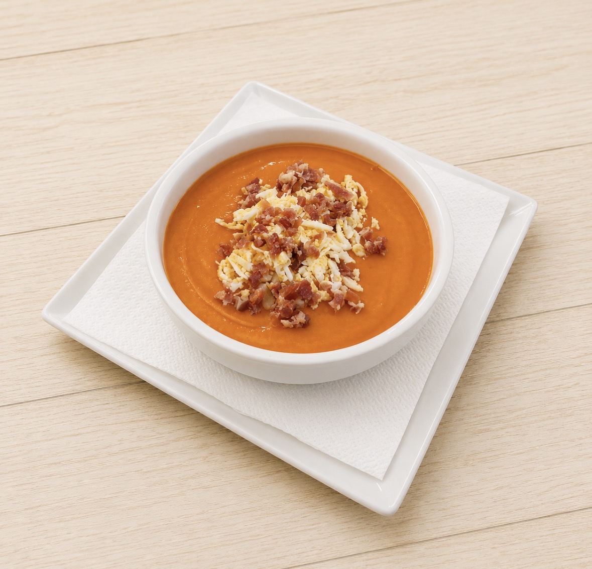 Salmorejo cordobés en cazuela de barro